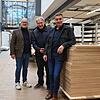 Martin Homburger, Günther Wieth und Klaus Hummel (von links) in der Manufaktur der Konrad Knoblauch GmbH. Bild: Konrad Knoblauch GmbH