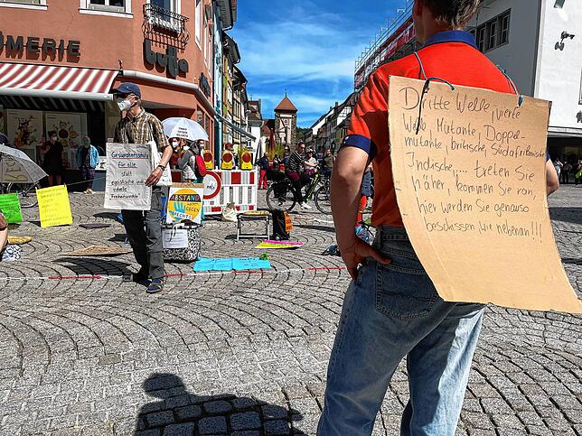 Bild 6: Liveticker zum Nachlesen: Zwei genehmigte und eine verbotene Kundgebung in Villingen &ndash; so lief der etwas andere Muttertag