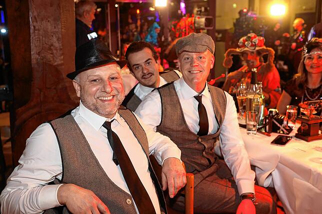Bild 12: Bitte Platz nehmen! Kurz vor der Live-Übertragung der Konstanzer Fasnacht füllen sich die Reihen