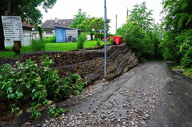 Bild 7: Schlammlawinen und eingesunkene Autos als Folgen: So schlimm wütete das Unwetter in den Gemeinden Küssaberg und Klettgau
