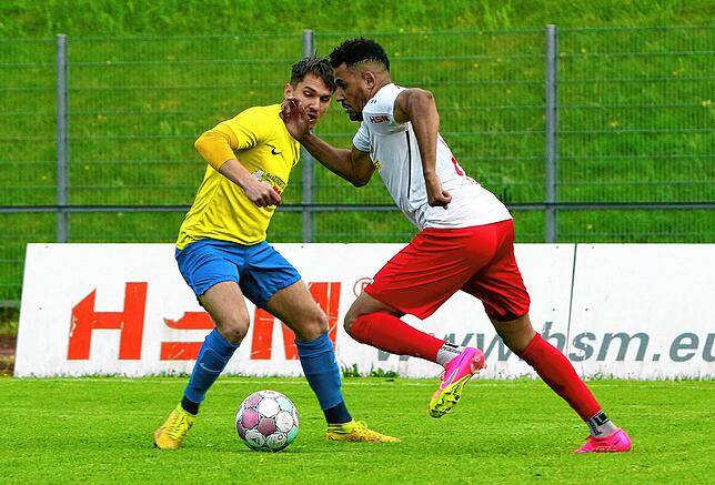 Bild 3: Die besten Bilder des Verbandsliga-Derbys zwischen dem SC Pfullendorf und dem FC Singen