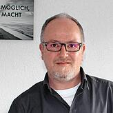 „Irgendjemand hat in einer Sitzung die Bemerkung gemacht, dass dort gar keine Autos mehr stehen. Daraufhin habe ich dort geklingelt und ...