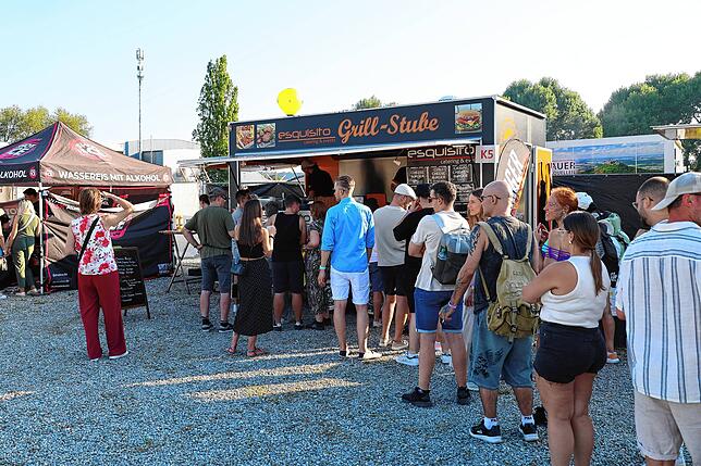 Bild 30: Die Stimmung am Bodensee ist bestens! So feiert Konstanz beim Seenachtfest 2025