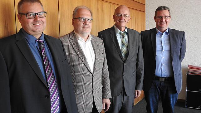Verstärkung an der Spitze der Rehaklinik: Bürgermeister Alexander Guhl, Geschäftsführer Peter Mast (v.l.) und der ärztliche Direktor ...