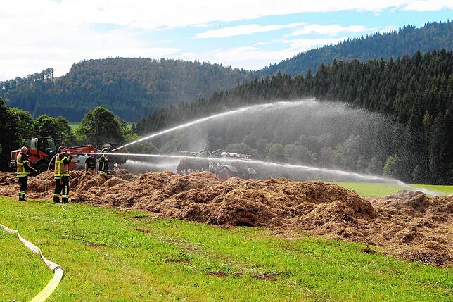 Bild 26: Scheune brennt: Bilder vom Großeinsatz der Feuerwehr in Bernau-Goldbach