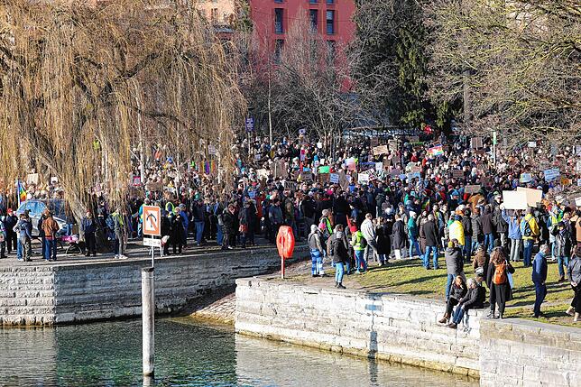 Bild 16: Demo vom Herosé-Park bis zum Stadtgarten: Konstanz geht auf die Straße – wir haben die Bilder!