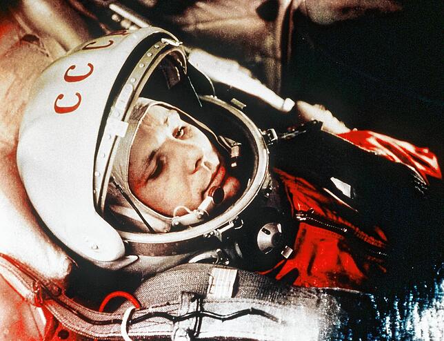 Juri Gagarin ARCHIV - April 1961: Kasachstan, Baikonur: Der sowjetische Kosmonauten Juri Gagarin in seinem Raumanzug kurz vor seinem Start zum ersten ...