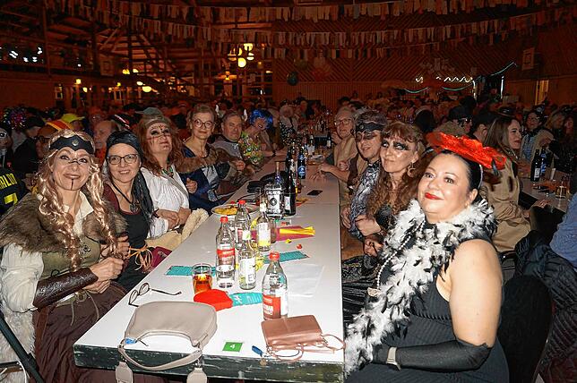 Bild 2: Bilder vom Zunftball aus der Graf-Burchard-Halle