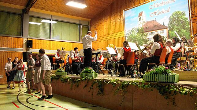 Der Musikverein Hochsal unter der Leitung von Vadim Fedorov und die Musical-Gruppe der Young Stage Academy Laufenburg führen gemeinsam ...