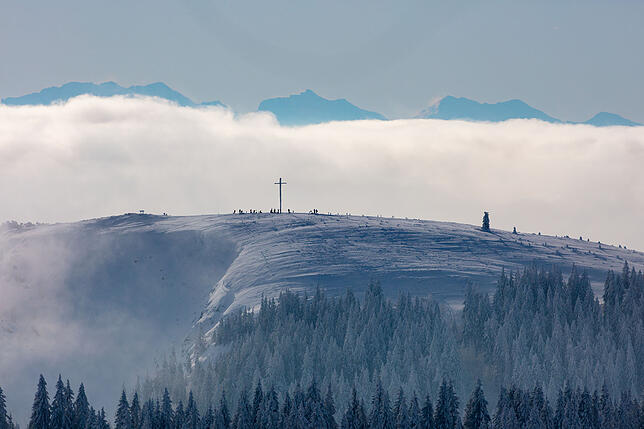 Bild 9: Blauer Himmel und ganz viel Schnee: Atemberaubende Aussichten im Winterwunderland Feldberg