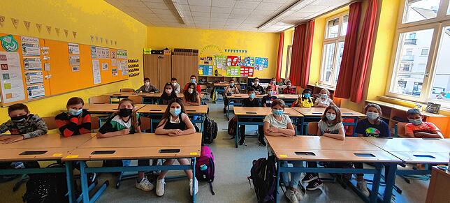 Die Schüler der Klasse 4 a der Talschule Wehr dürfen zwar wieder zusammensitzen, die Maskenpflicht besteht aber weiterhin.