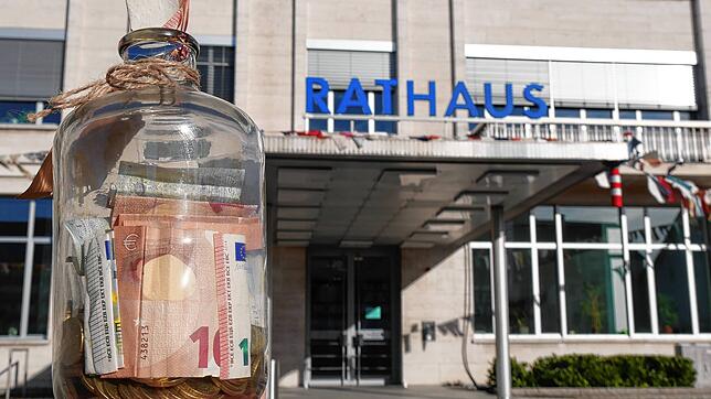 Die Finanzlage der Stadt Singen ist aufgrund ausbleibender Gewerbesteuereinnahmen angespannt. Deswegen werden viele Projekte im Haushalt ...