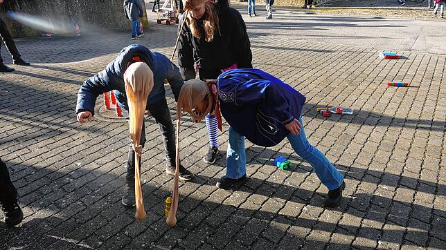 Beim Kinderquatsch in Neudingen ist geschickter Umgang mit den Kniestümpfen von Vorteil.