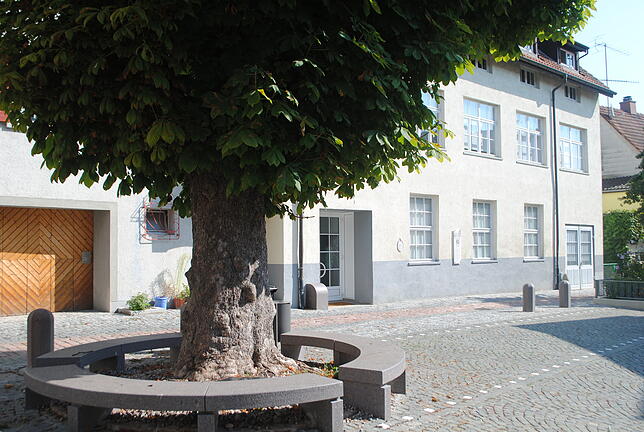 Synagoge: Das Gotteshaus der Tiengener Juden wurde 1793 in der Fahrgasse eingeweiht und im Laufe der Zeit umgebaut und erweitert. In der ...
