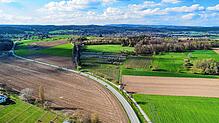 Im Moment verläuft die B27 westliche am Birret vorbei und durch Jestetten (im Hintergrund) hindurch.