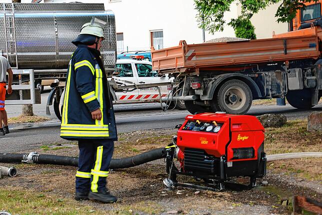 Die Feuerwehr Bräunlingen bekämpft am Mittwochmorgen einen Gebäudebrand in einem Wohngebäude Ecke Dießenhoferstraße/ Gießnaustraße. Der ...