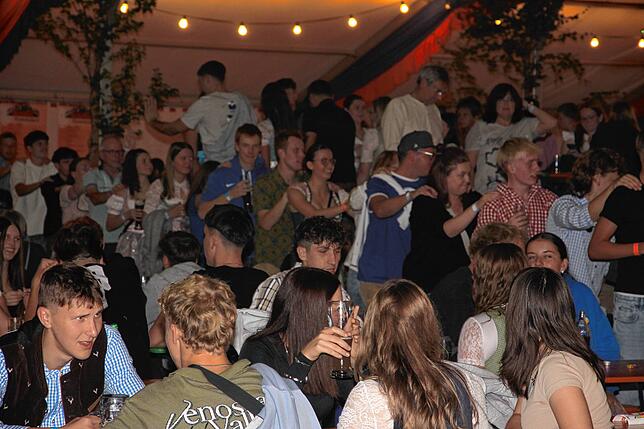 Bild 20: Die besten Bilder von der Partynacht beim Herbstfest in Honstetten