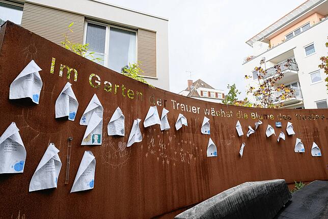 Der Trauergarten des Hopizes Singen. Hier können Angehörige ihren verstorbenen Lieben Briefe schreiben.