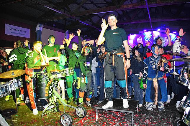 Bild 16: Spektakuläre Party in Nöggenschwiel: Die besten Bilder vom Guggenmusik-Event 2025