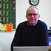 Thomas Laubis ist Rektor an der Grundschule im Stühlinger Ortsteil Weizen. Hinter ihm ist die Planungstafel mit der Einteilung der ...