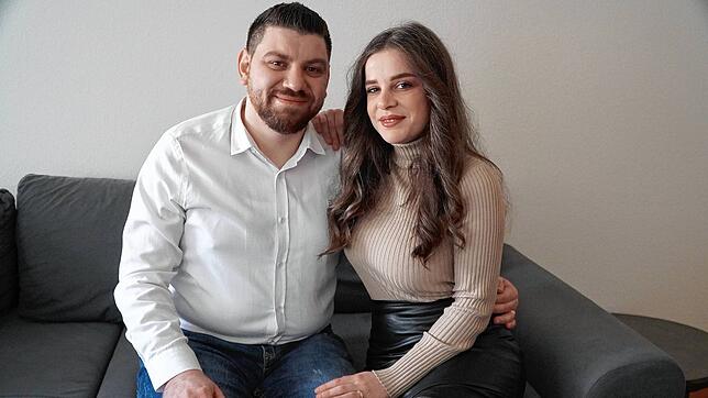 Ali Mir Yousef und Diana Zeino stammen aus Syrien und leben jetzt in Singen. Sie kennen sich, seit sie kleine Kinder waren. Geheiratet ...