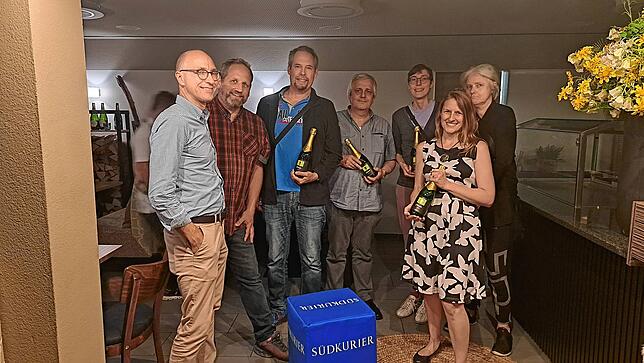 Das Rateteam „Hinterher ist man immer schlauer“ ist Sieger der dritten Quiznacht.