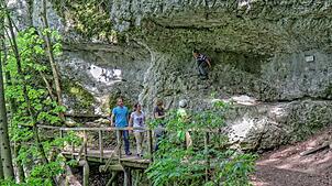 Sollten die beiden Zugangsbrücken zur Eremitage gebaut werden, wird die Gemeinde Inzigkofen die Wartung der Fußwege im Fürstlichen Park ...