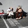 Die großen Kuscheltiere sorgten für Freude bei den wartenden Kindern vor dem Tafelladen. Höhn bedankt sich dafür beim anonymen Spender.