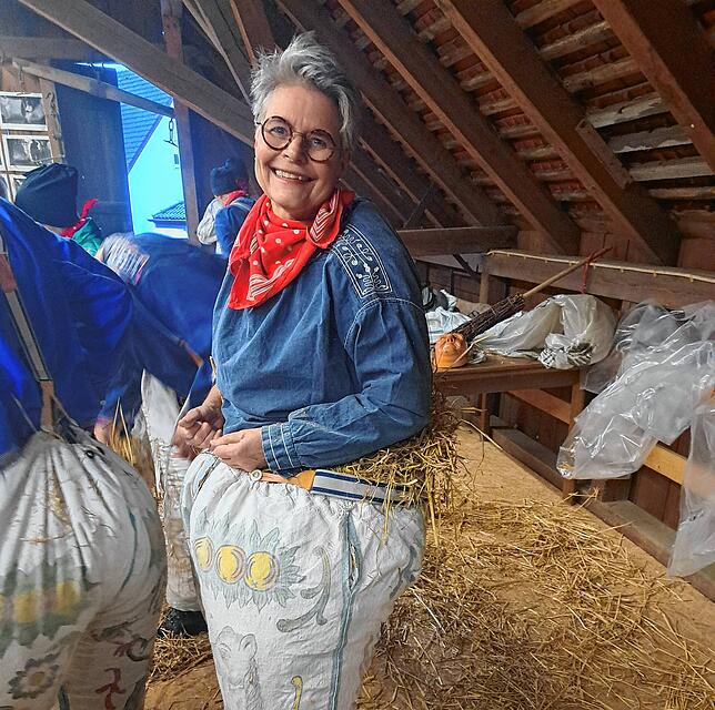 Wuescht-Frau Claudia Rufer schnürt die Hose zu. Sie sagt: „Ich liebe einen festen, knackigen Wuescht-Popo.“ Der muss gut und ...