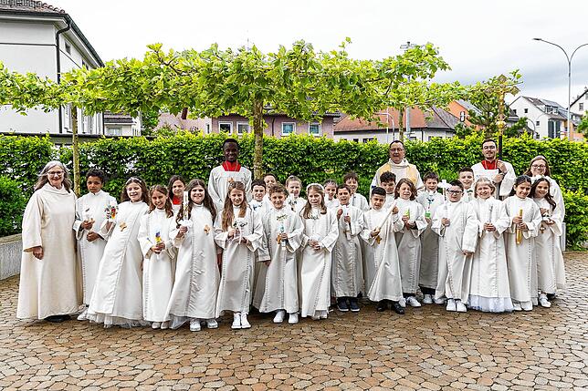 Pfarrer Marcus Maria Gut (hinten, Zweiter von rechts) hat mit Pastoralreferentin Elisabeth Gnan (ganz links) und Gemeindereferentin ...