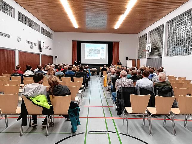 Rund 55 Einwohner kamen zur Bürgerversammlung von Hohenfels.