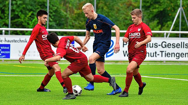 Das war einmal: Im Herbst 2019 traten der Waldshuter Marcelo Rodrigues Mendes (links) sowie die Tiengener Vito Mangiaracina (vorn) und ...