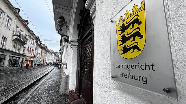 Das Urteil fällt vor dem Landgericht in Freiburg. Bild: Jonas Günther