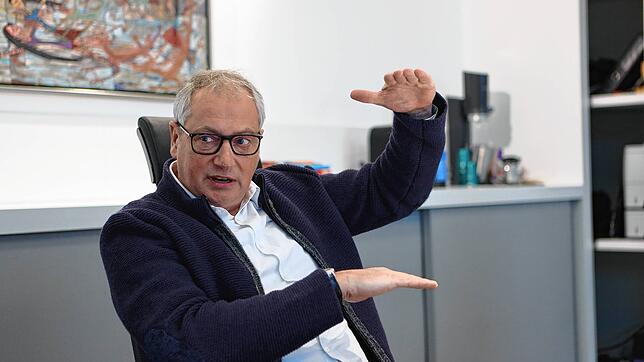 Einzelhändler Peter Kolb hat schon früh die Verhältnismäßigkeit der Corona-Verordnungen im Blick. Das Bild stammt aus dem Jahr 2020, als ...