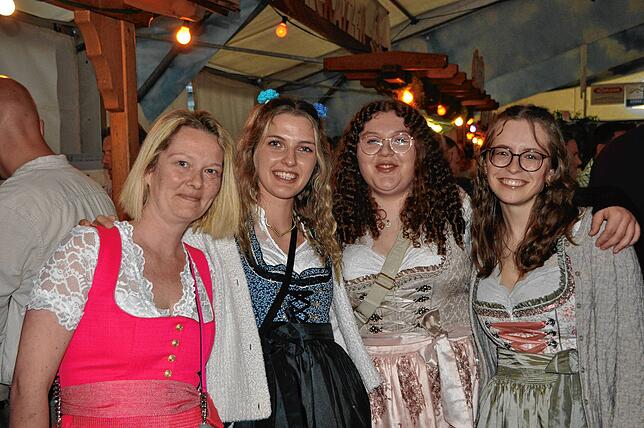 Bild 38: Vollgasstimmung war bei der Dirndl- und Lederhosenparty in Leimbach