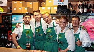 Bild : Endlich Wochenende! Das feiern die Besucher beim Konstanzer Weinfest 2025