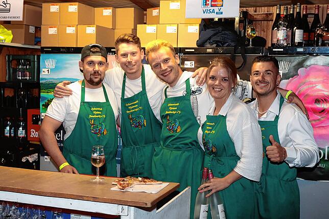 Bild 1: Endlich Wochenende! Das feiern die Besucher beim Konstanzer Weinfest 2025
