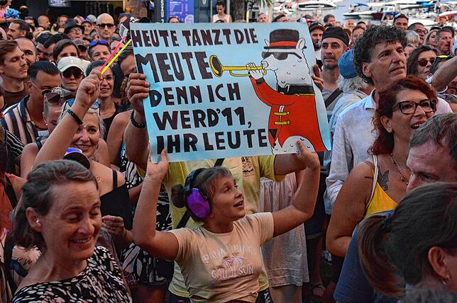 Bild 8: Feiern mit Cari Cari, Fritz Kalkbrenner und Meute: Bilder vom ersten FN:POP-Abend