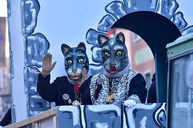 Bild 15: Die Katzenmusik marschiert in die Villinger Innenstadt ein