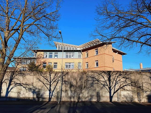 Die Justizvollzugsanstalt III, das Frauengefängnis in Frankfurt, in dem Johanna Findeisen in U-Haft sitzt.