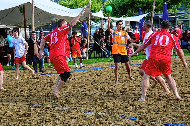 Bild 15: Viel Regen, wenig Sonne: Handballer ziehen ihr Turnier durch