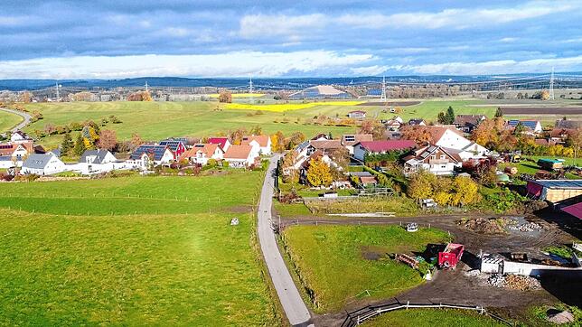 So sieht die Fläche Ende Oktober 2020 aus der Luft fotografiert aus, auf der in Sumpfohren ein kleines Neubaugebiet entstehen soll. ...
