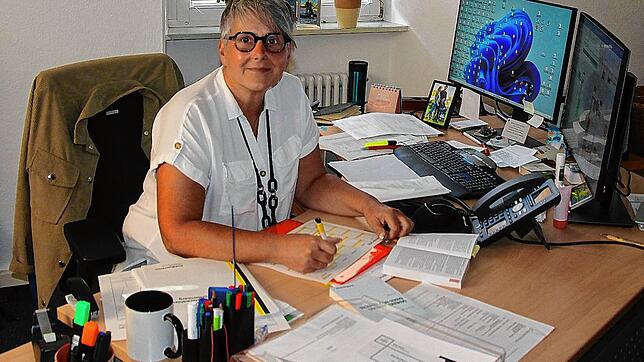 Hauptamtsleiterin Christiane Krieger ist schon seit Wochen mit den Vorbereitungen für die Bürgermeisterwahl beschäftigt. Diese findet am ...