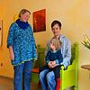 Sie leben gerne mit mehreren Generationen unter einem Dach: Nora Müller und Christian Thurm mit seinem zweijährigen Sohn Jounis.