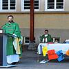 Die Seelsorgeeinheit Laufenburg-Albbruck hat einen neuen Kaplan: Philipp Ostertag (links) wurde von Pfarrer Klaus Fietz (rechts) beim ...