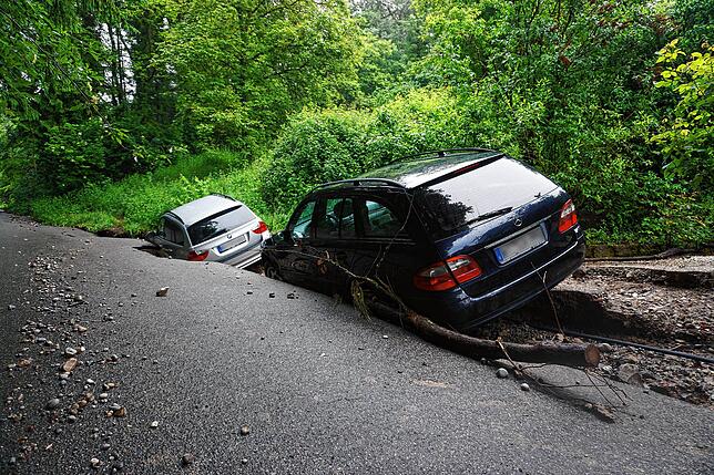 Bild 6: Schlammlawinen und eingesunkene Autos als Folgen: So schlimm wütete das Unwetter in den Gemeinden Küssaberg und Klettgau