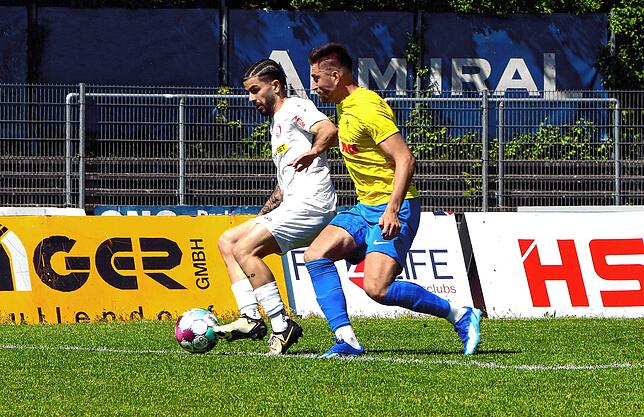 Bild 38: Verbandsligaderby zwischen SC Pfullendorf und FC Singen gewinnt der SCP mit 3:1