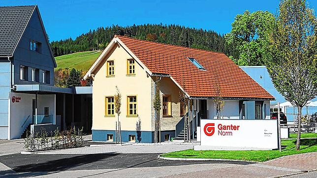Die einstmalige Werkstatt der Firma Otto Ganter ist heute mustergültig restauriert und enthält ein kleines Firmenmuseum. In den letzten ...