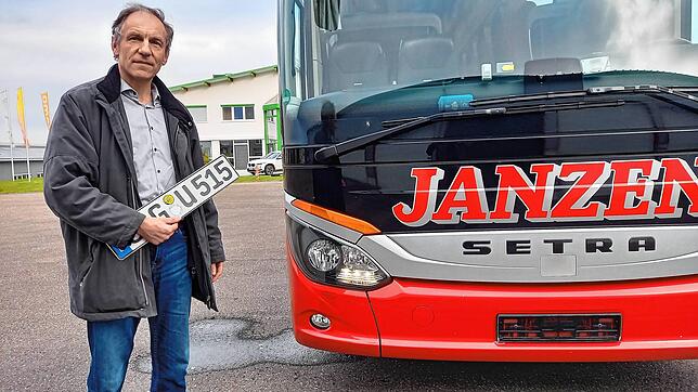 Ohne Kennzeichen: Aus Kostengründen hatte Busunternehmer Janzen seine Busse zeitweise abgemeldet.