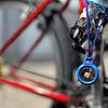 Kleine GPS-Tracker wie der Airtag von Apple können &ndash; gut versteckt am Fahrrad und natürlich nicht am Pedal hängend &ndash; bei der ...